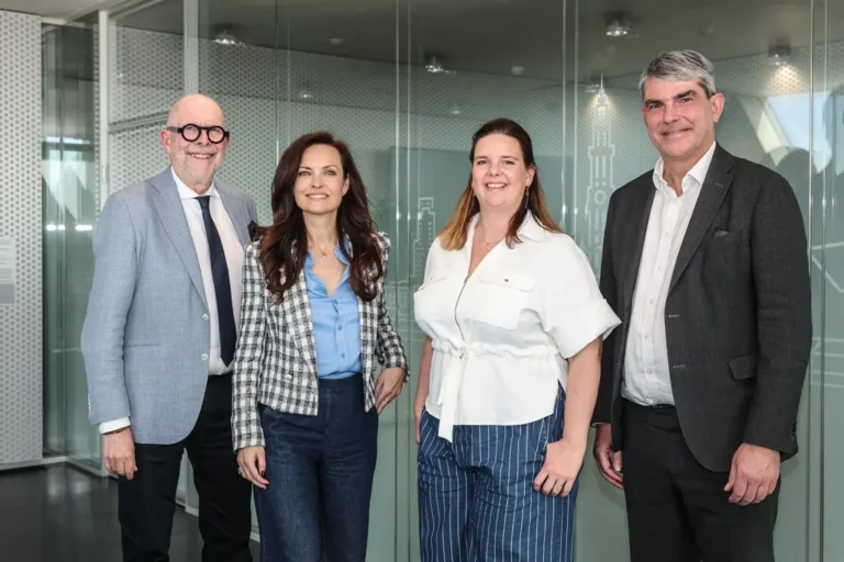 Gedeputeerde Luk Lemmens, Zsofi Horvath, Annick Peeters en schepen Johan Klaps
